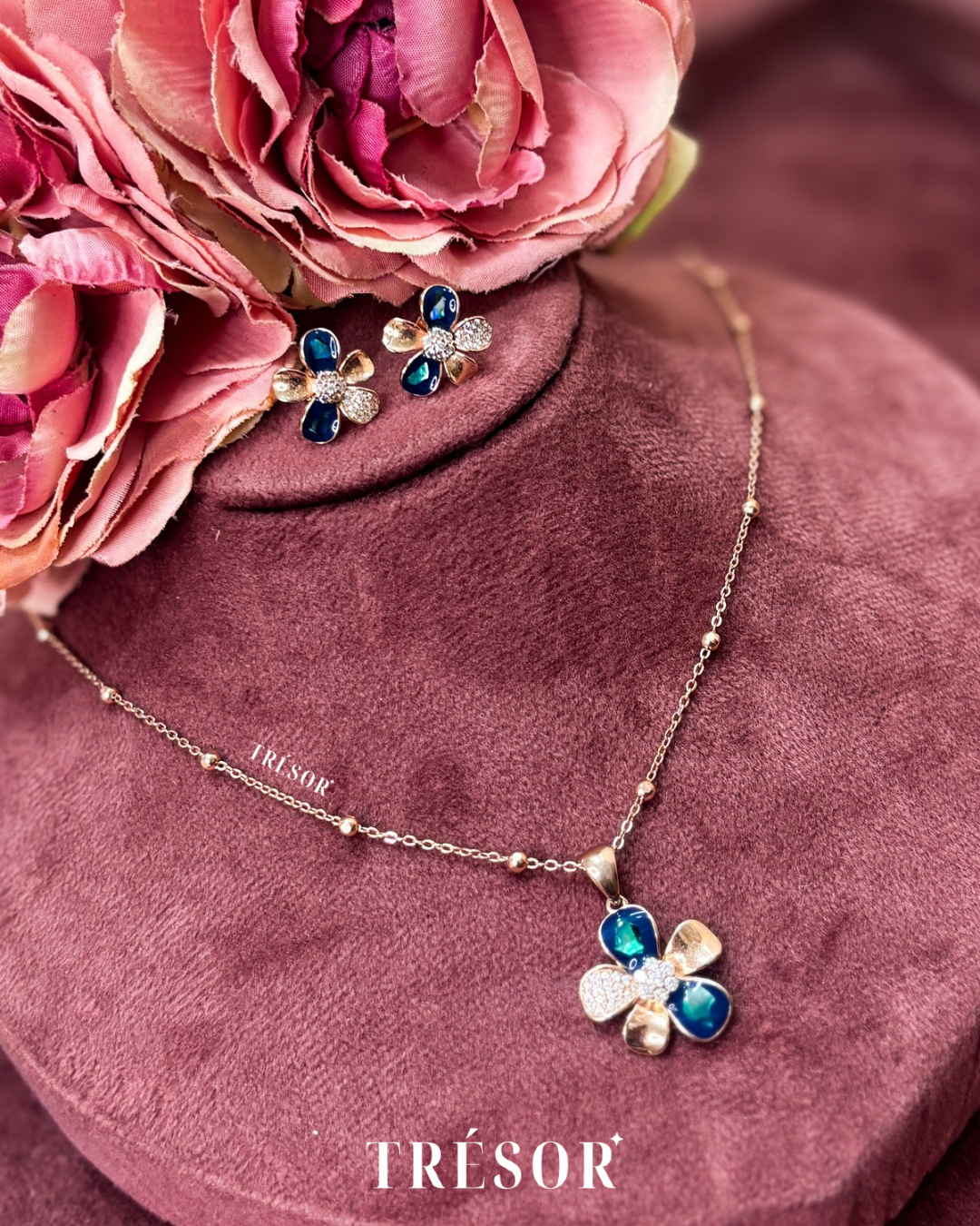 Blue Flower Pendant Set
