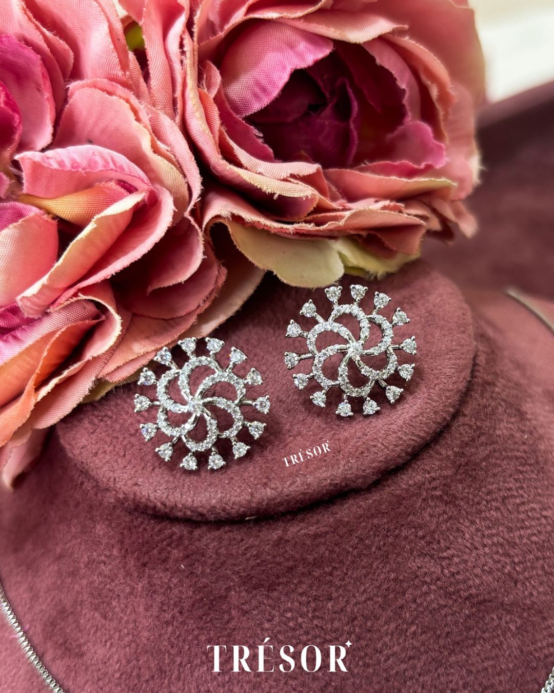 Round Twirl Flower Pendant Set
