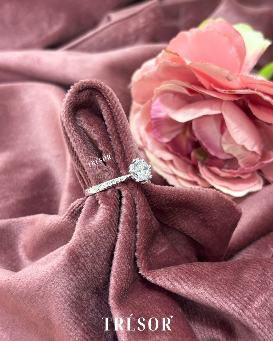 Centre Solitaire Flower Ring