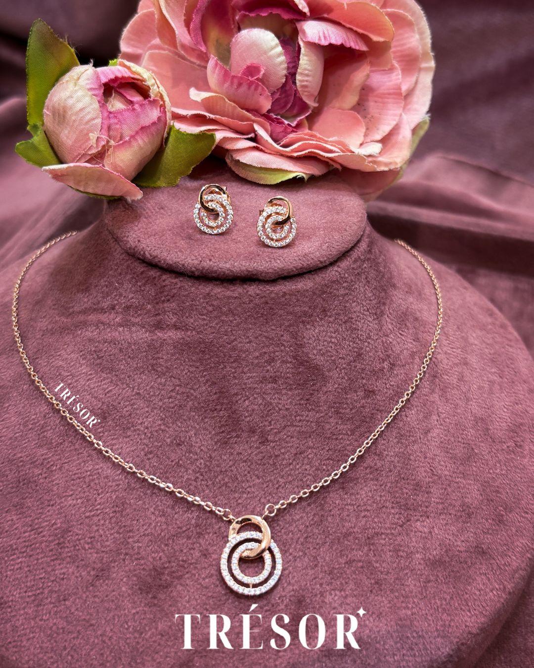 Studded & Plain Circle Linked Set