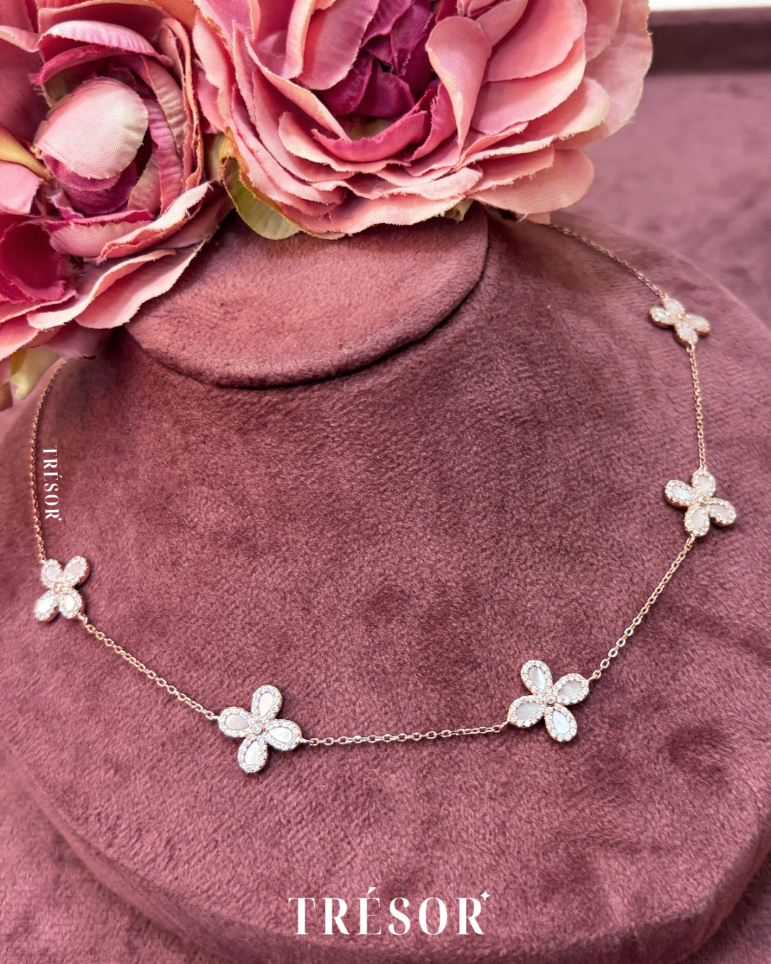 MOP 5 Flowers Necklace