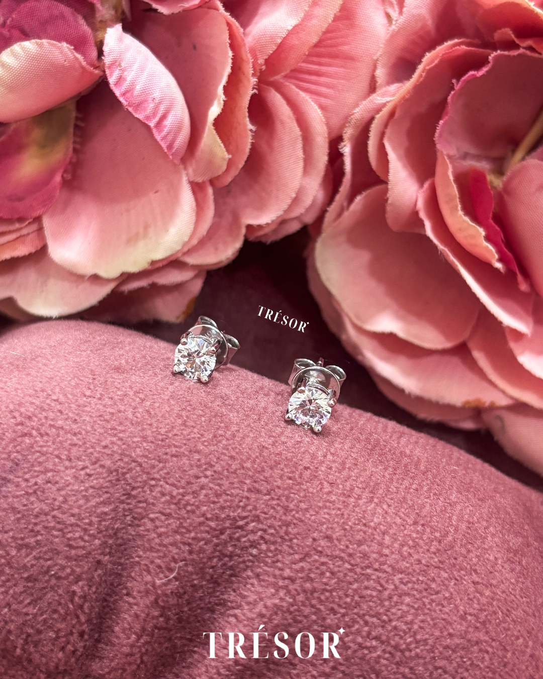 Medium Solitaire Studs