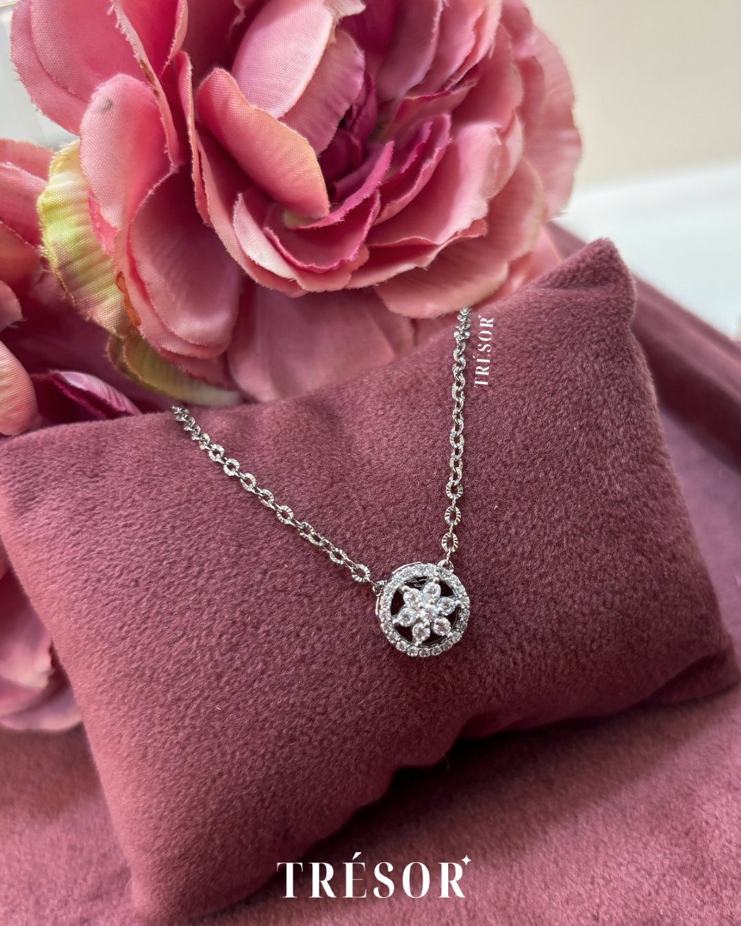 Flower Round Classic Necklace