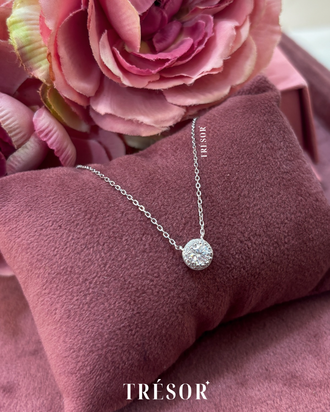 Halo Round Single Pendant Chain