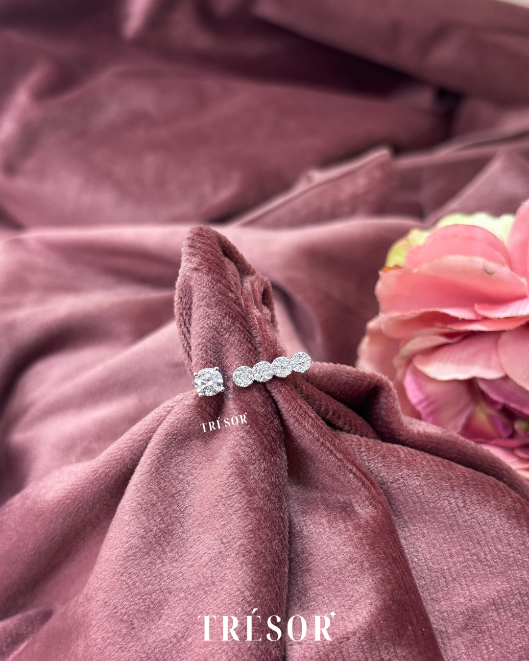 4 Diamond Flower Line & Solitaire Ring
