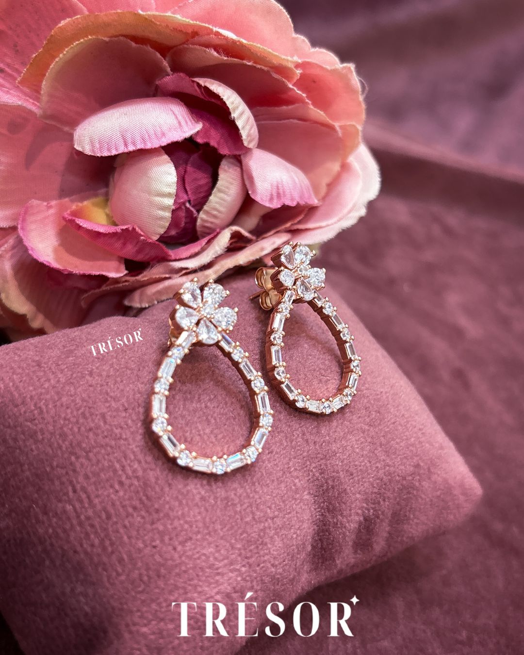 Fan Flower & Big Drop Outline Earrings