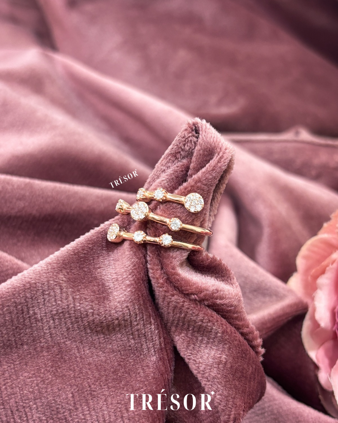 Studded Round Flowers in 3 Line Spiral Ring