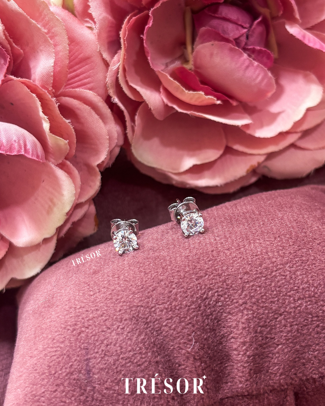 Medium Solitaire Studs