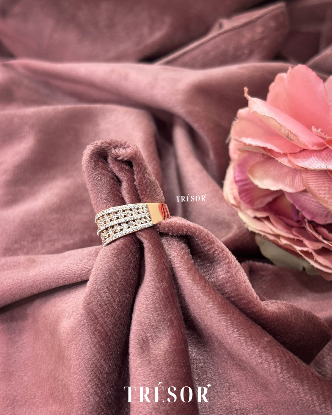 3 Small Diamonds & 2 Big Diamonds Line Ring