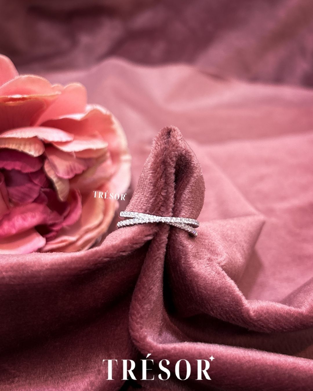 Thin Criss Cross Band Ring