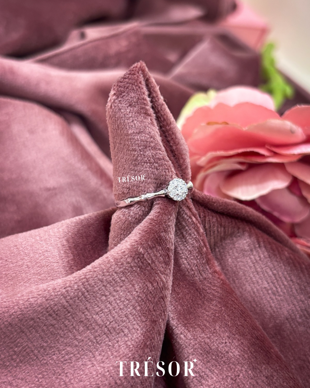 Small Solitaire Flower With Side Design Band Ring