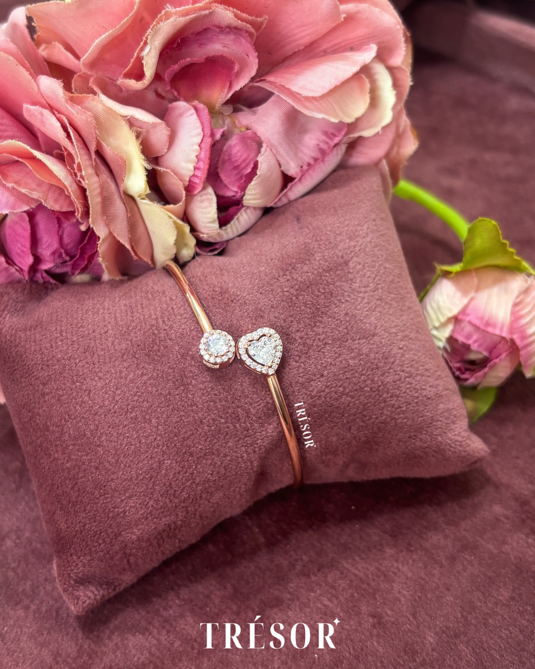 Halo Round & Heart Bracelet