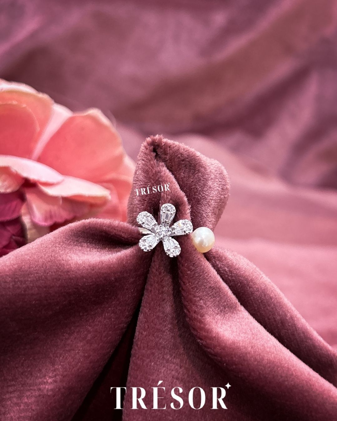 Fan Flower And Pearl Ring