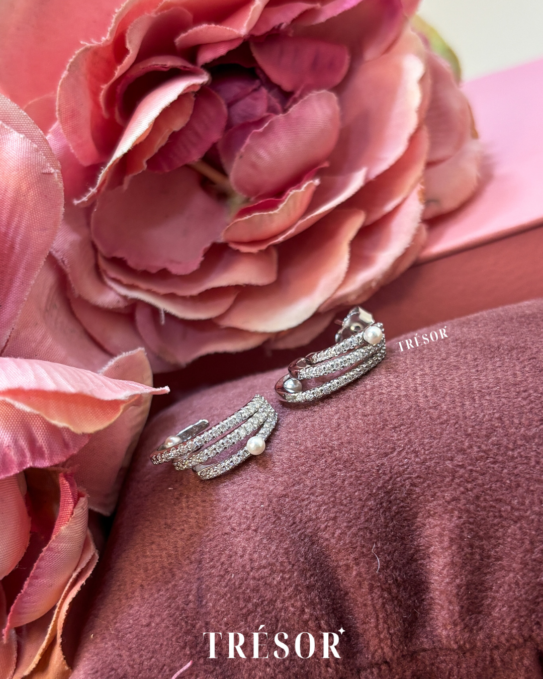 3 Lines & 2 Small Pearl Earrings