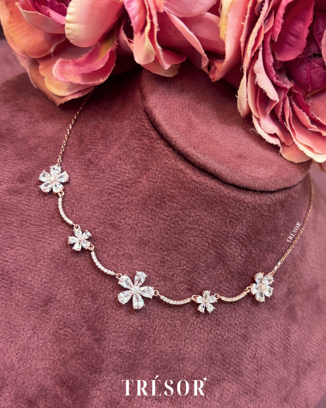 5 Flower & Curve Necklcae