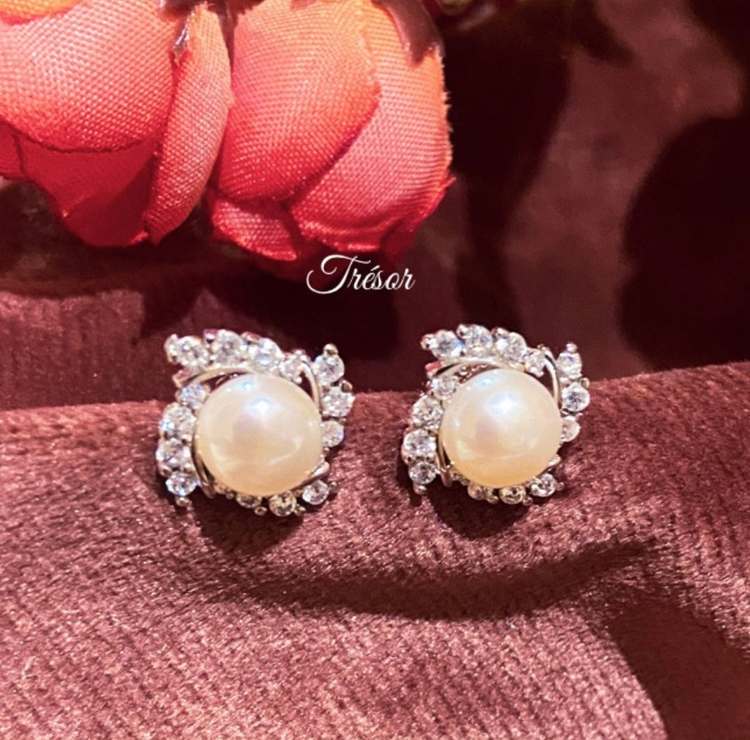 Square line Pearl Studs