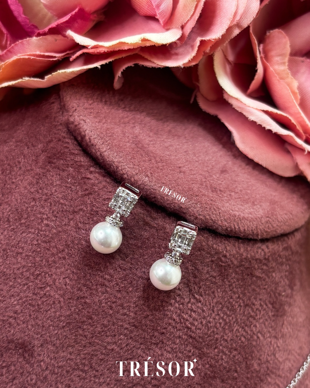 Dainty Pearl & Baguette Pendant Set