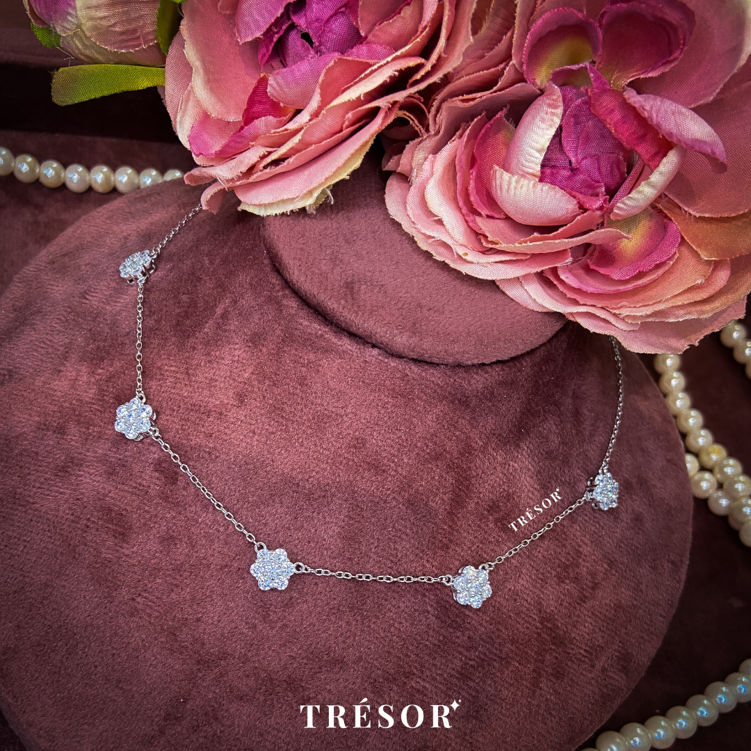 Big 5 Studded Flowers Necklace