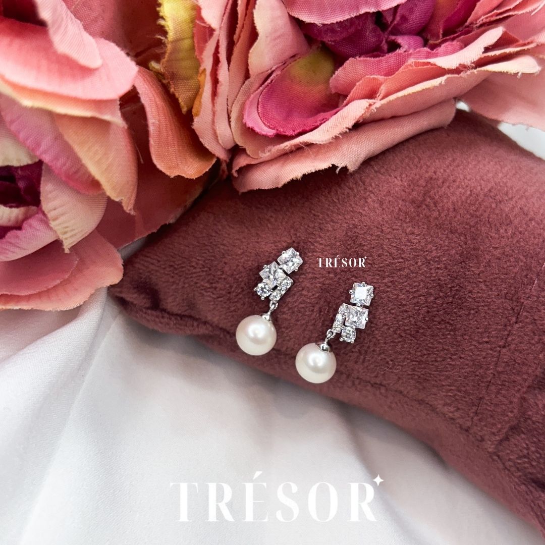 Dainty Round Pearl Dangle Earrings