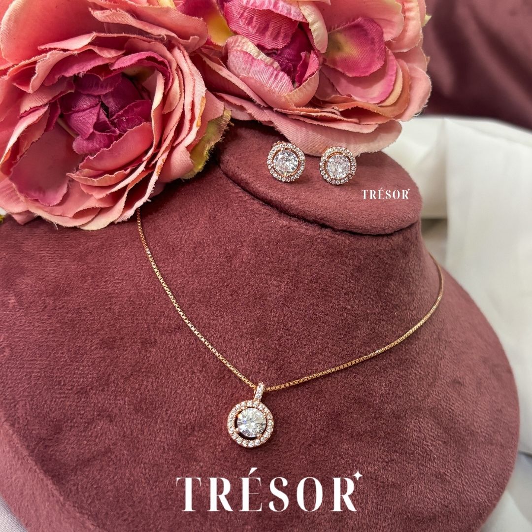 Halo With Loop Pendant Set