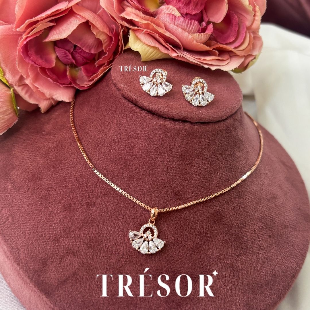 Half Fan Pendant Set