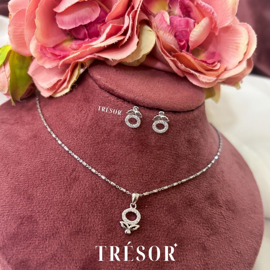 Dainty Circle Flower Pendant Set