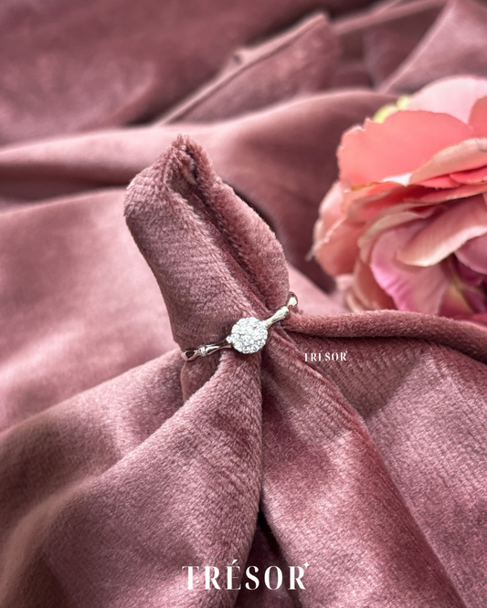 Small Solitaire Flower With Side Design Band Ring