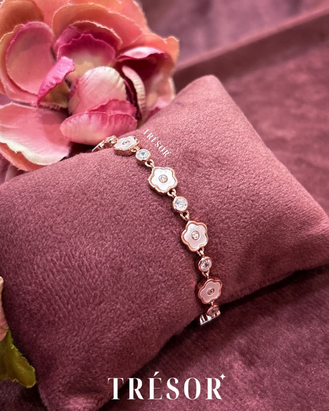 MOP Flower Line Bracelet