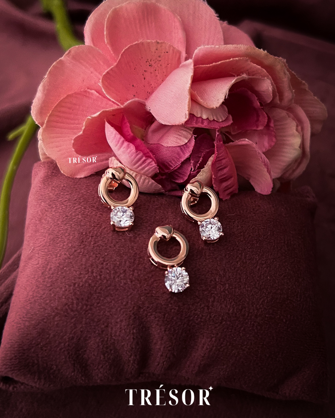 Halo Round with Heart & Solitaire Jewellery Set