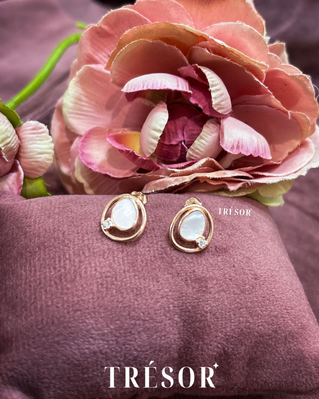 Rosé Oval Shine Studs