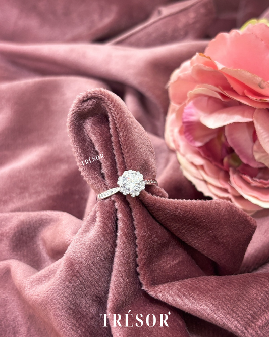 Centre Solitaire Flower Ring