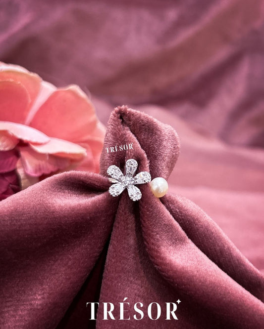 Fan Flower And Pearl Ring