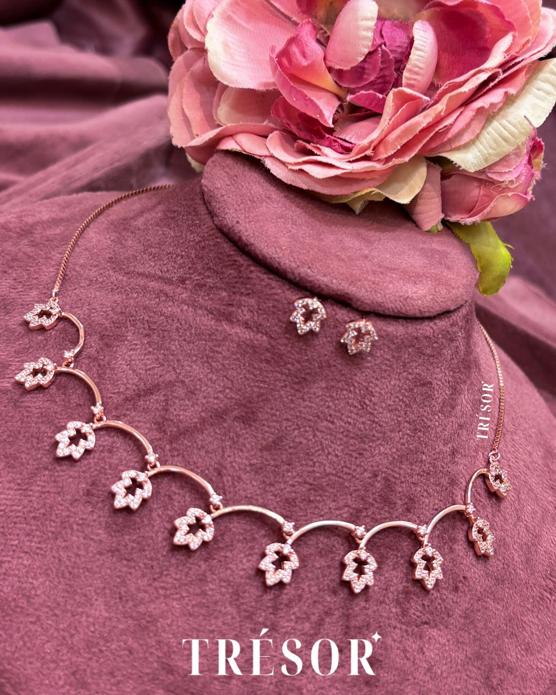 Curved Leaf Charm Set