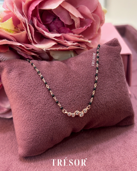 Dainty 6 Daimonds Mangalsutra