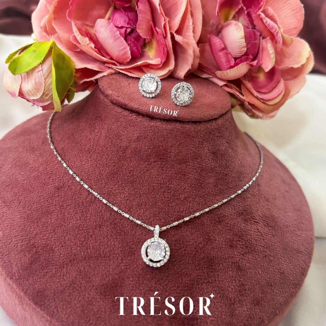 Halo With Loop Pendant Set